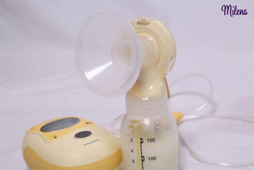 Máy hút sữa hỗ trợ mẹ rất nhiều trong hành trình nuôi con bằng sữa mẹ